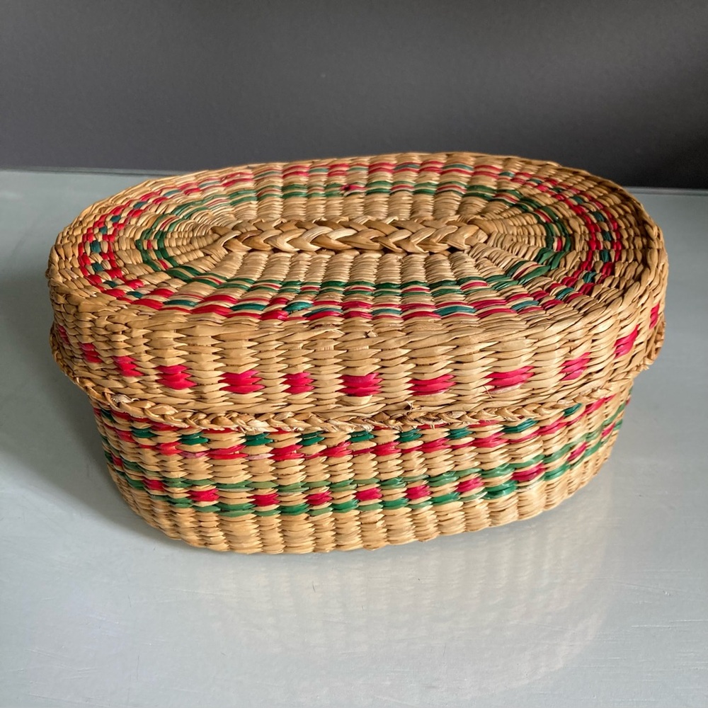 Vintage Seagrass Oval Lidded Basket With Red & Green Accents